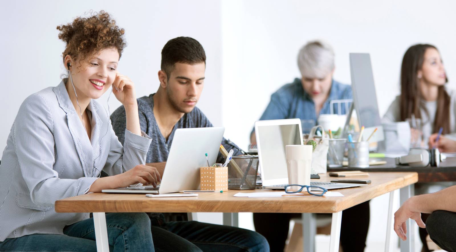 A team saving links together at a shared desk